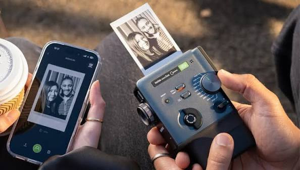 Гибридная камера моментальной печати FUJIFILM instax mini EVO Cinema